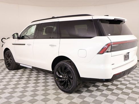 New 2026 Lincoln Navigator Reserve w/ Jet Appearance Package AWD/4WD image 24