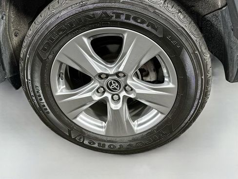 Used 2024 Toyota RAV4 XLE FWD image 28