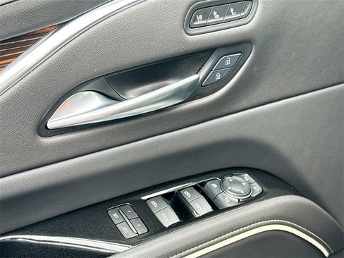 Used 2024 Cadillac Escalade Premium Luxury image 19