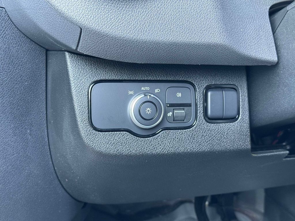 Used 2025 Mercedes-Benz Sprinter 2500 image 28