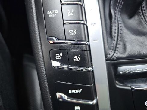 Used 2021 Porsche Macan image 26