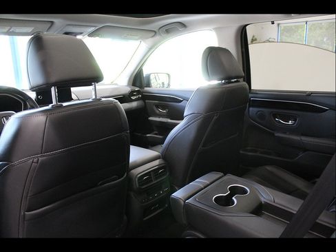 Certified 2023 Honda Pilot Touring image 18