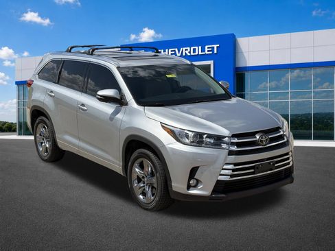Used 2018 Toyota Highlander Limited Platinum FWD image 10