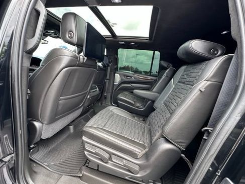 Used 2021 Cadillac Escalade ESV Sport Platinum AWD/4WD image 17