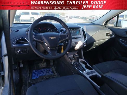 Used 2017 Chevrolet Cruze LS image 15