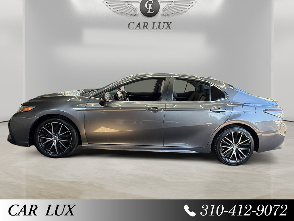 Used 2021 Toyota Camry SE FWD image 2