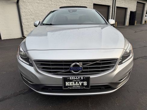 Used 2017 Volvo S60 T5 Inscription image 8