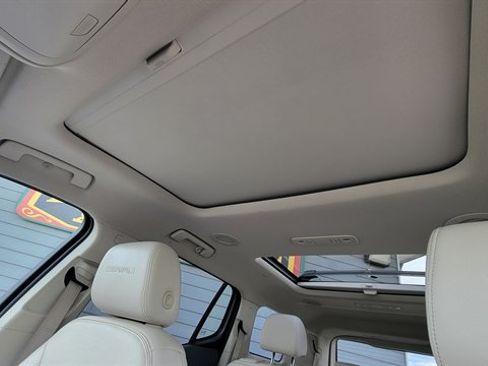 Used 2023 GMC Acadia Denali w/ Denali Ultimate Package AWD/4WD image 37