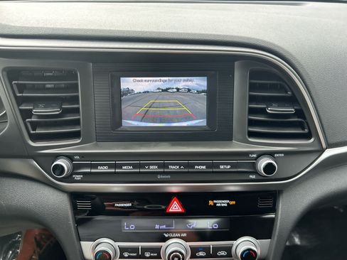 Used 2020 Hyundai Elantra SE w/ Cargo Package (C1) FWD image 17