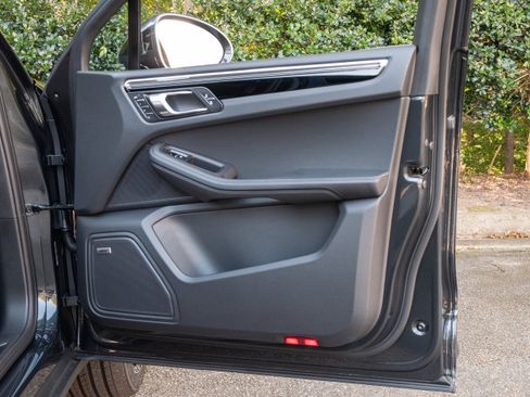 New 2026 Porsche Macan image 26