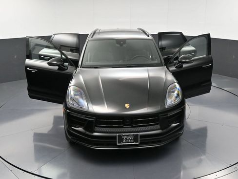 Certified 2023 Porsche Macan Turbo image 33