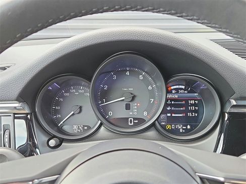 Certified 2026 Porsche Macan image 10