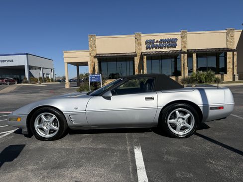 Used 1996 Chevrolet Corvette Convertible image 4