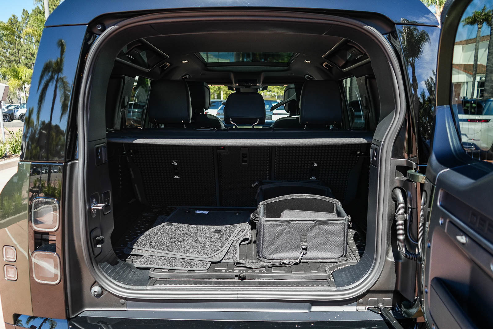 New 2026 Land Rover Defender 110 X-Dynamic SE AWD/4WD image 25