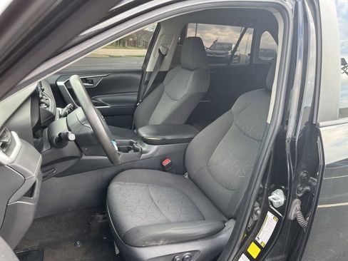 Used 2021 Toyota RAV4 XLE image 20