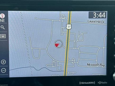 Used 2022 Toyota Highlander XLE image 17