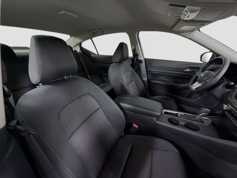 Used 2025 Nissan Altima 2.5 SV FWD image 25
