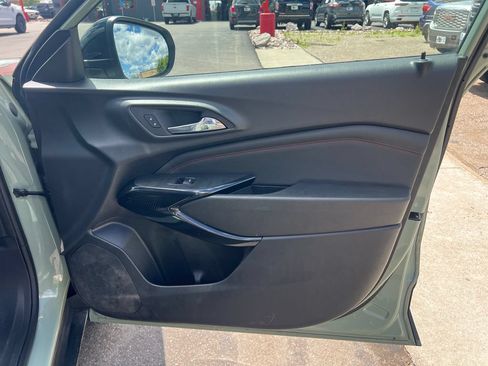 Used 2024 Chevrolet Trax RS w/ Sunroof Package FWD image 42