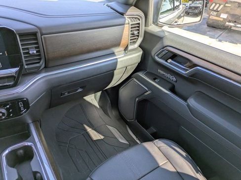Used 2024 Chevrolet Silverado 1500 High Country w/ High Country Premium Package image 16