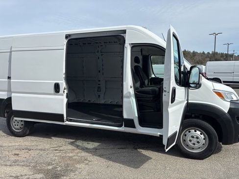 Used 2024 RAM ProMaster 2500 w/ Convenience Group image 23
