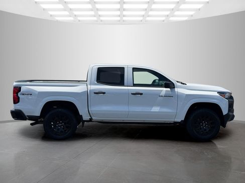 Used 2025 Chevrolet Colorado W/T w/ WT Custom Package AWD/4WD image 3