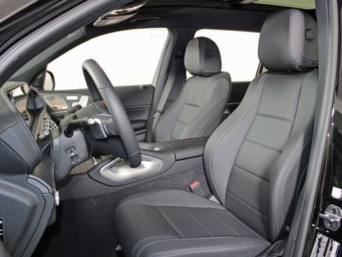 Used 2025 Mercedes-Benz GLS 450 4MATIC image 13