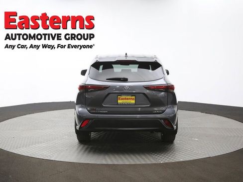 Used 2024 Toyota Highlander LE image 37