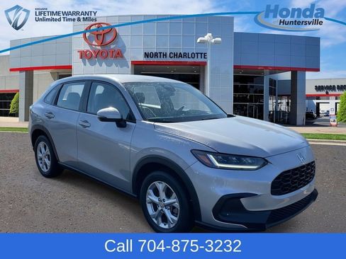 Used 2023 Honda HR-V LX image 2