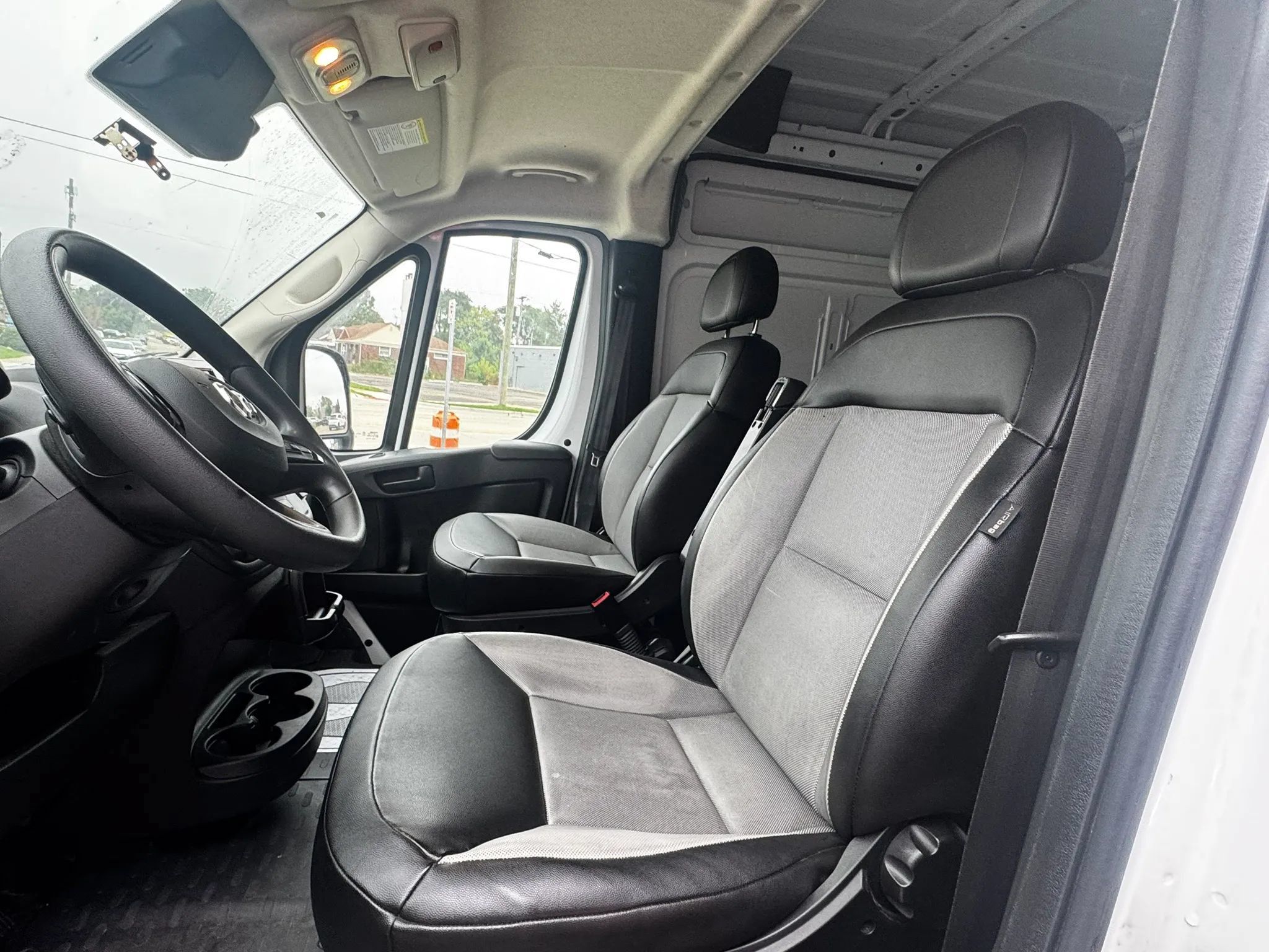 Used 2025 RAM ProMaster 2500 w/ Convenience Group FWD image 7