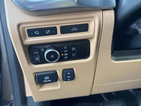 Used 2023 Ford F150 Lariat image 10