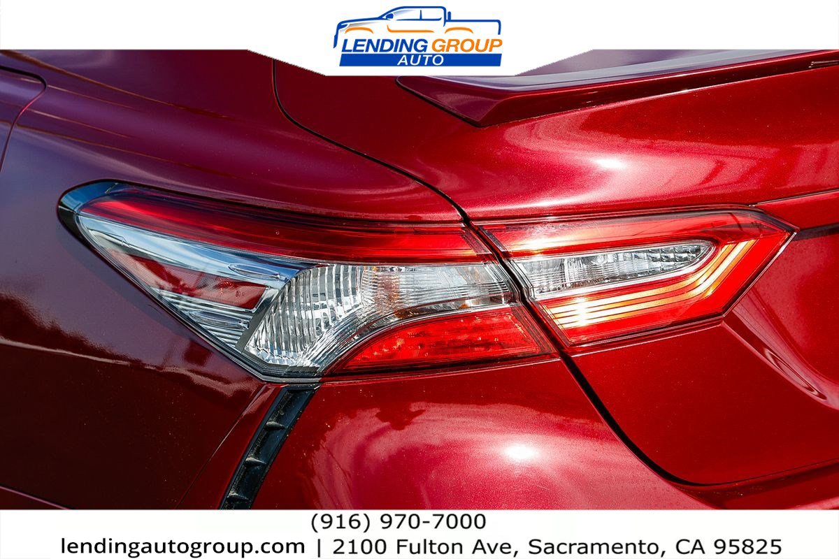 Used 2018 Toyota Camry SE w/ Accessory Appearance Package FWD image 8