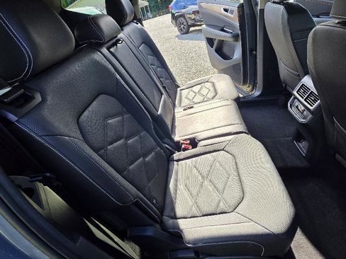 Used 2025 Volkswagen Atlas SE AWD/4WD image 10