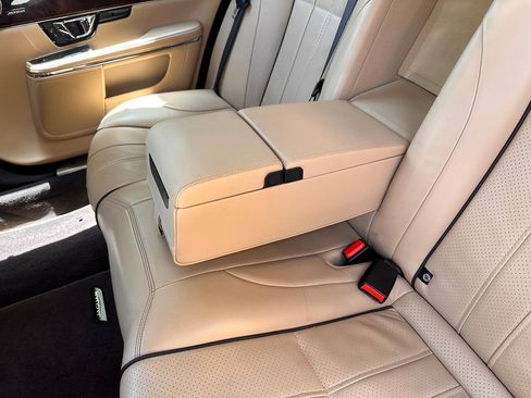 Used 2014 Jaguar XJ L Portfolio RWD image 68
