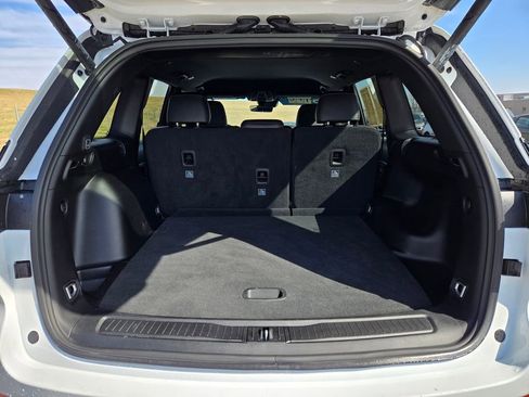 Used 2025 Jeep Grand Cherokee Limited w/ Black Appearance Package image 31