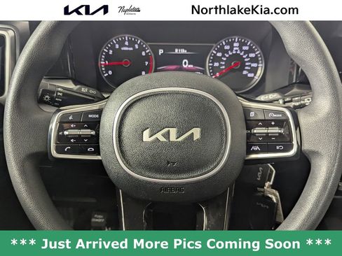 Used 2023 Kia Sorento LX image 16