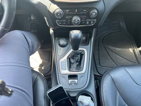 Used 2015 Jeep Cherokee Limited AWD/4WD image 17