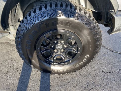 Used 2023 Ford Bronco Wildtrak image 28