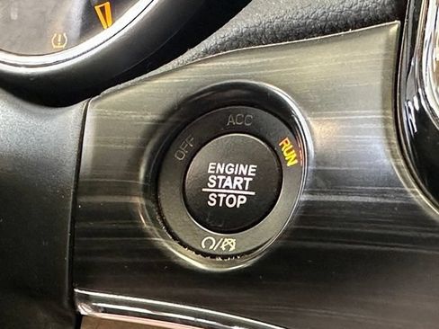 Used 2020 Jeep Grand Cherokee Limited AWD/4WD image 12