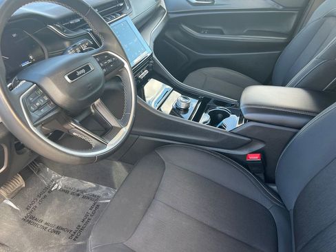 Used 2023 Jeep Grand Cherokee Laredo image 10