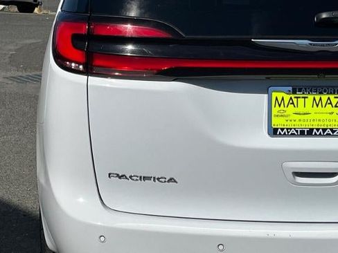 Used 2023 Chrysler Pacifica Touring-L FWD image 11