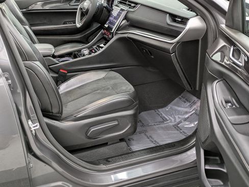 Used 2023 Jeep Grand Cherokee Altitude image 21