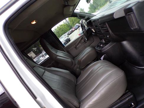 Used 2017 Chevrolet Express 3500 LS RWD image 18