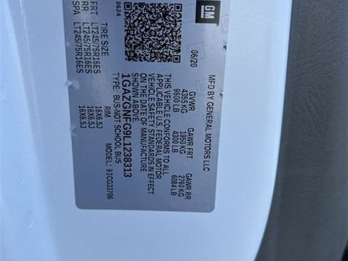 Used 2020 Chevrolet Express 3500 LS w/ Chrome Appearance Package image 26