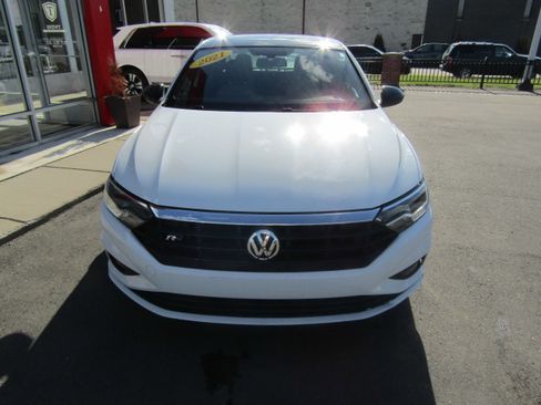 Used 2021 Volkswagen Jetta R-Line w/ R-Line Cold Weather Package FWD image 3