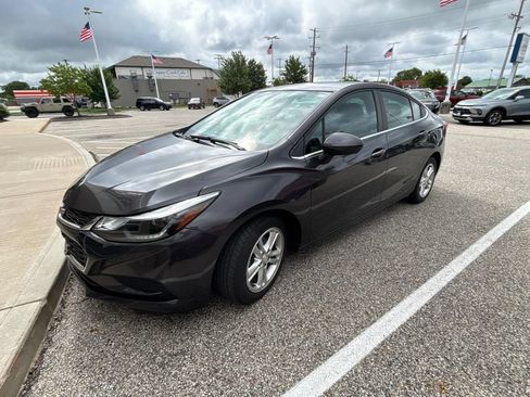 Used 2017 Chevrolet Cruze LT w/ Sun And Sound Package FWD image 1