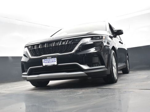 Used 2024 Kia Carnival LX image 23