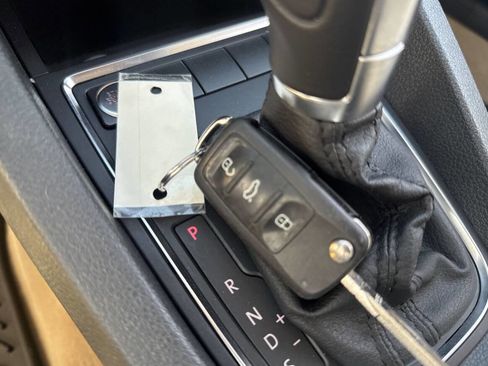 Used 2015 Volkswagen Jetta SE image 8