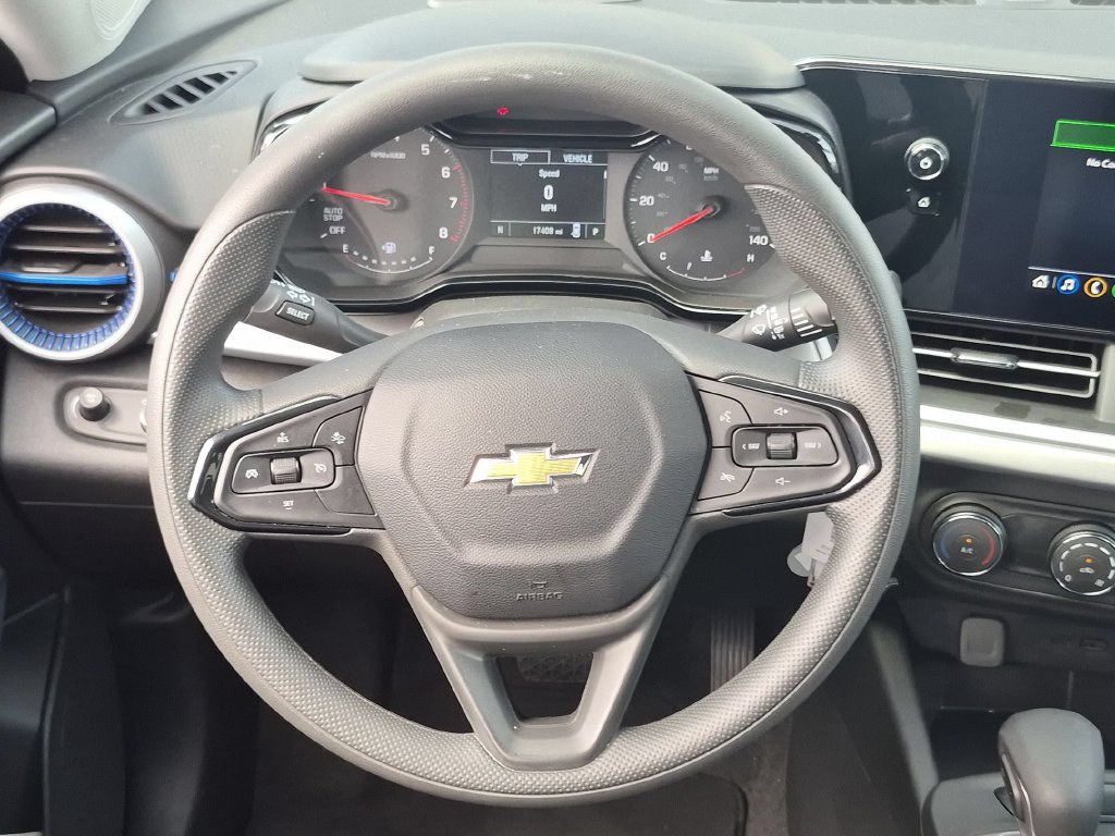 Used 2025 Chevrolet Trax LS FWD image 23
