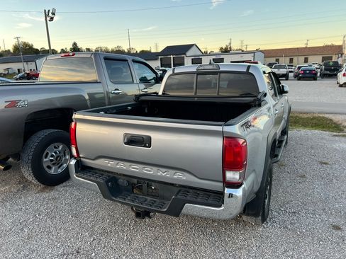 Used 2016 Toyota Tacoma SR5 image 3