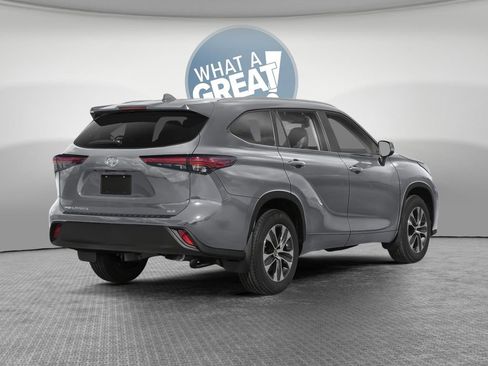 New 2026 Toyota Highlander Platinum AWD/4WD image 3